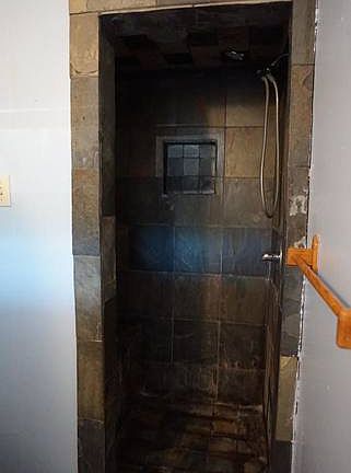5th image of 1420 Antler Dr N