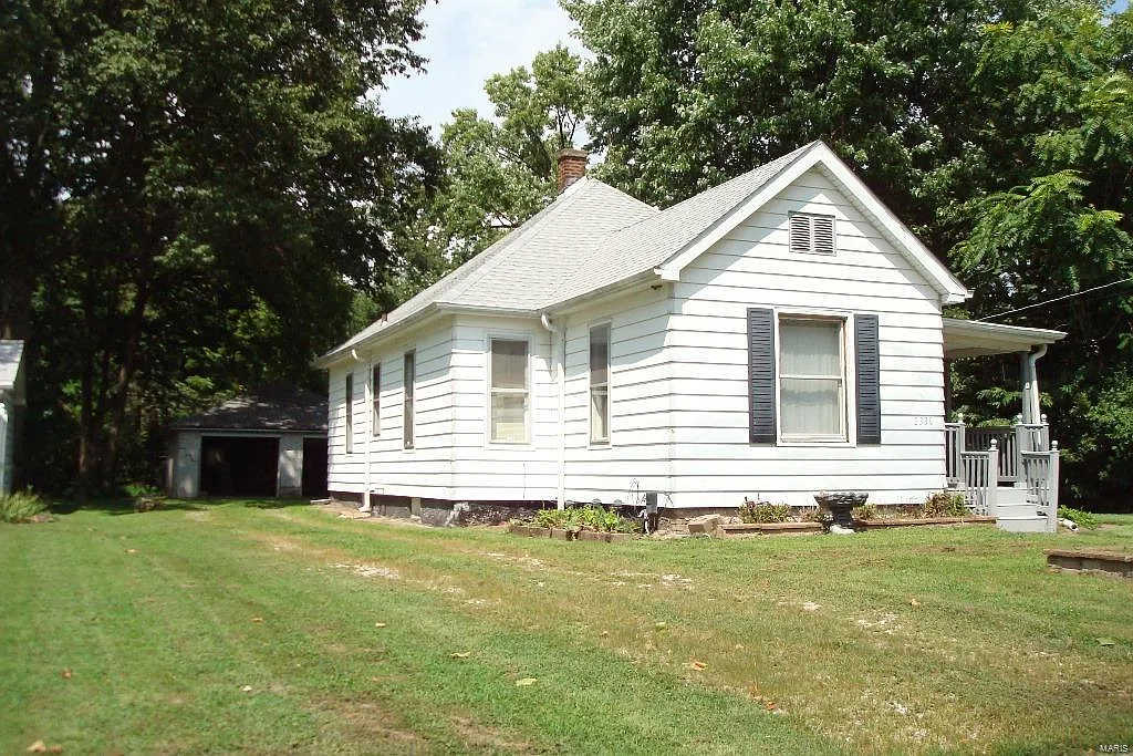 2338 Edwards St photo 1