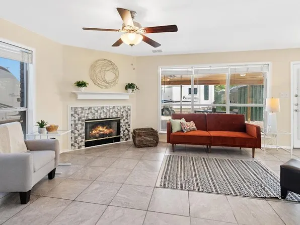 7201 Proud Panda Dr, Del Valle, TX 78617