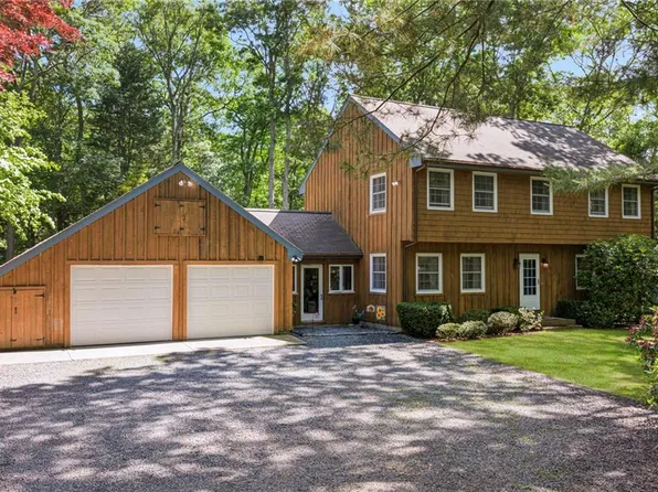 106 Wendy Ln, South Kingstown, RI 02879