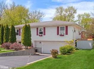 20800 N Raphael Ave, Prairie View, IL 60069