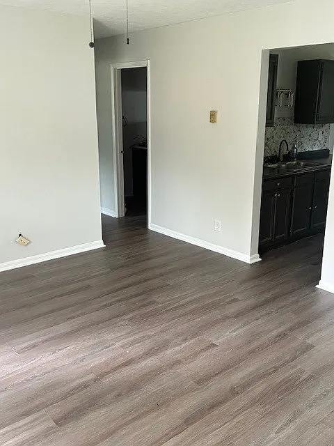 3 bed, 1000 sqft, $1,650 — Photo 4