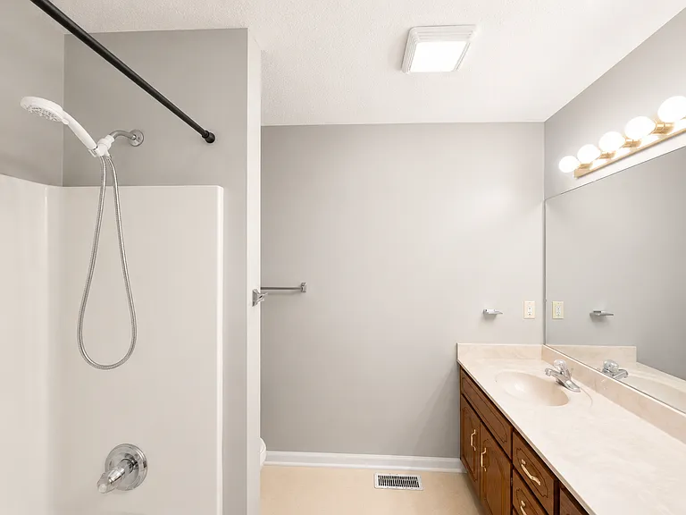 635 Ashley Oaks Dr — Photo 14
