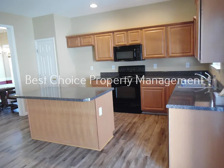 354 Moonstone Dr — Photo 2