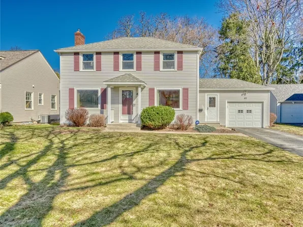 82 Scholfield Rd, Rochester, NY 14617