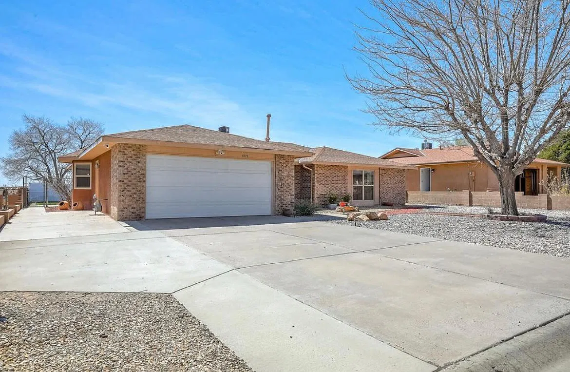 3 bed, 1572 sqft, $2,700 — Photo 2