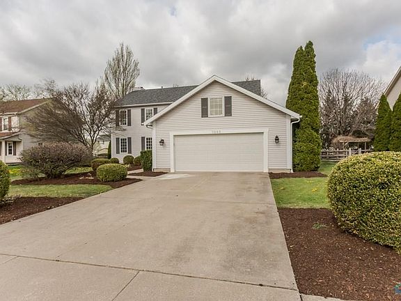 3rd image of 1042 Heritage Ln