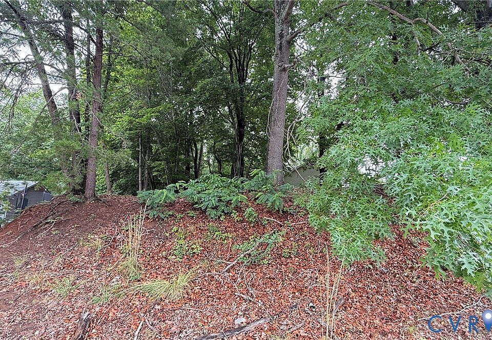 2nd image of 102 Dogwood Ct
