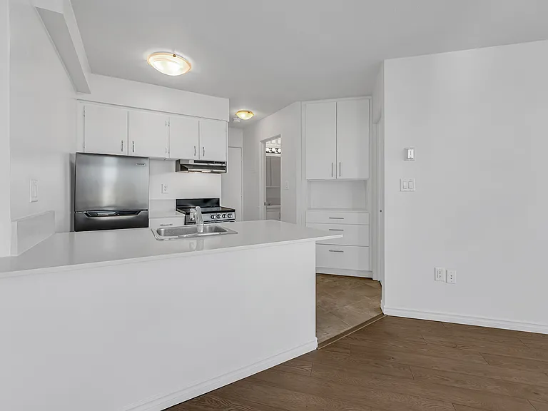 1600L Beach Ave — Photo 7