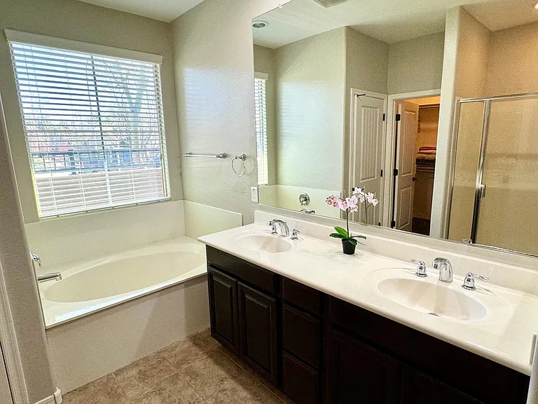 233 N Crosscreek Dr — Photo 9