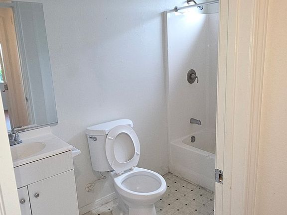 5th image of 1122 W 93rd St #A
