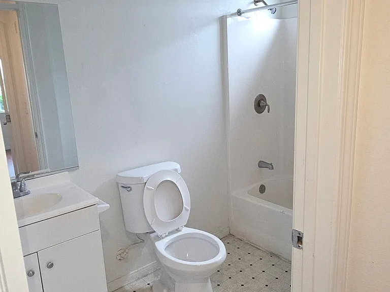 1122 W 93rd St #A — Photo 5