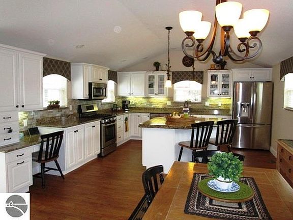 4th image of 2780 Island Lake Dr