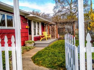 1902 SW Genesee St, Seattle, WA 98106