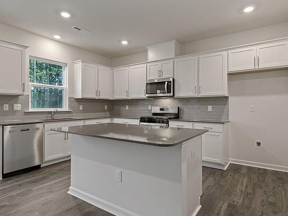 3rd image of 104 Pond Hawk Path