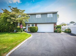 22 Fox Pl, Hicksville, NY 11801