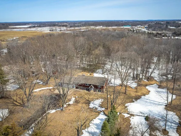 28121 Olympic Trl, Lindstrom, MN 55045