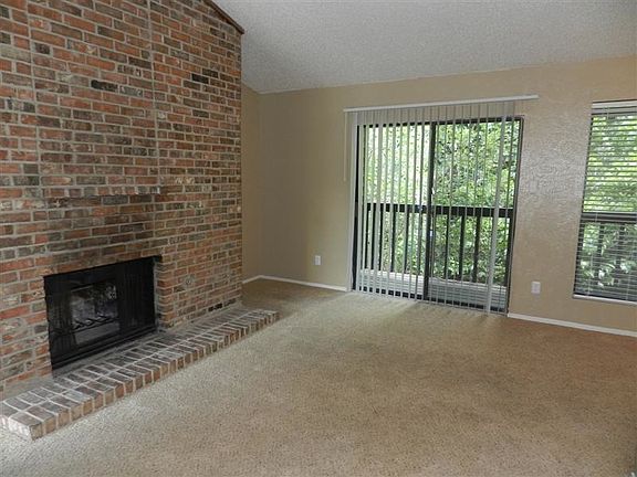 3rd image of 4017 Victory Dr APT 245