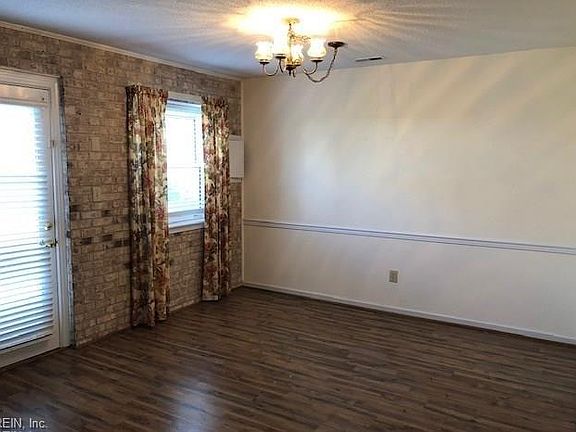 5th image of 4512 Sir Johns Ln