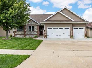 4910 Windmill Dr SW, Cedar Rapids, IA 52404