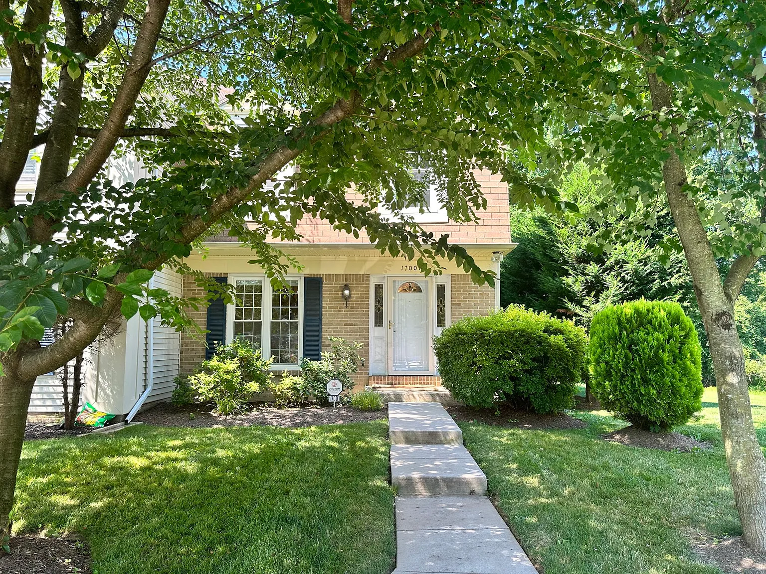 3 bed, 2054 sqft, $3,100 — Photo 1