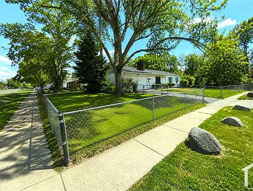4511 N Kenmore Rd — Photo 12