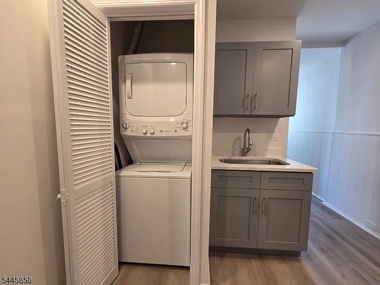 323 William St #1 — Photo 9