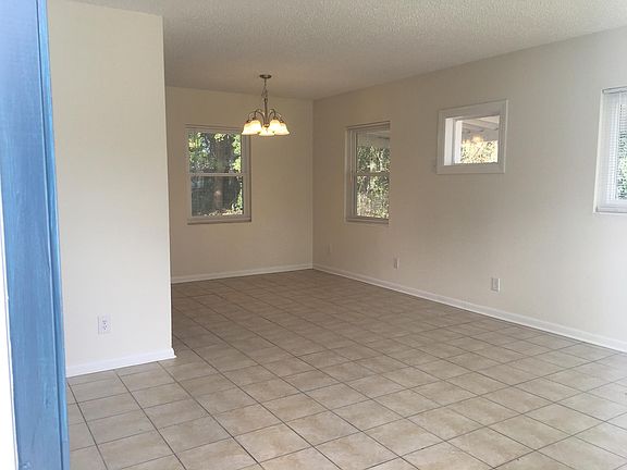 4th image of 2461 Dolphin Ave