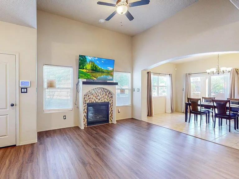 5700 Strand Loop SE — Photo 4
