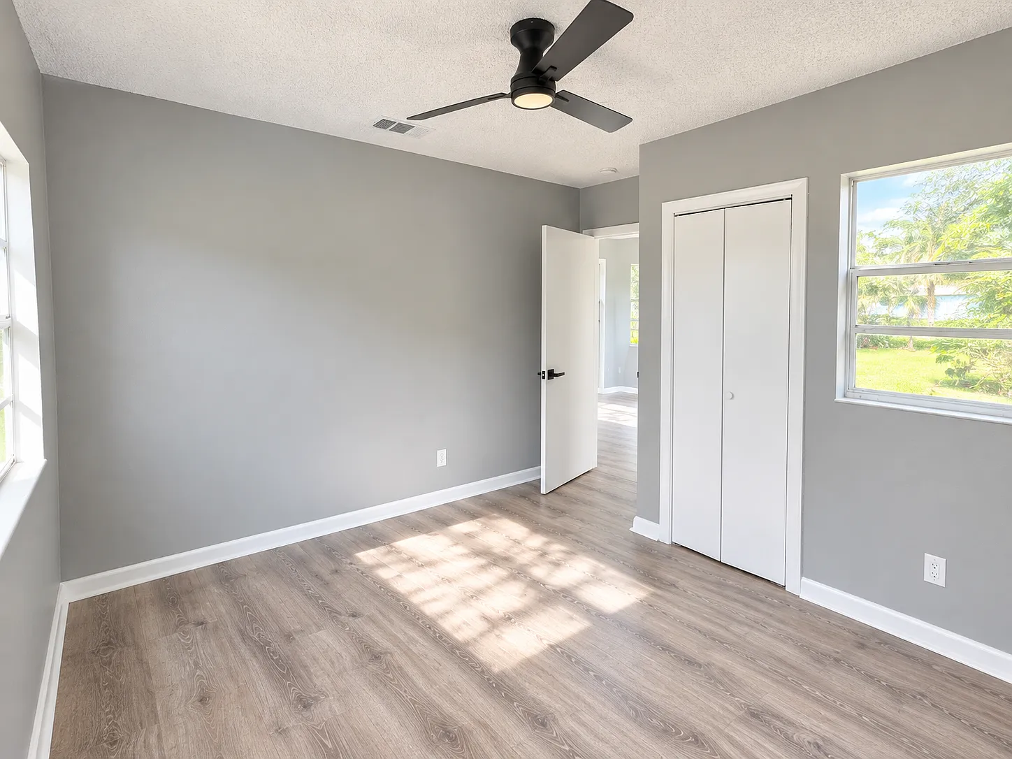4 bed, 992 sqft, $1,300 — Photo 4