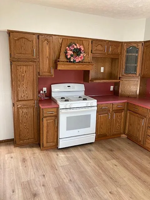 3 bed, 1.0 bath, 1250 sqft, $1,150 — Photo 2