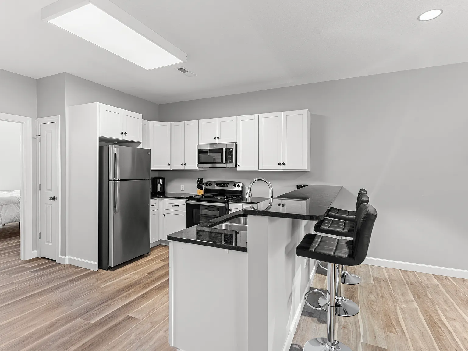1201 N College Ave — Photo 2
