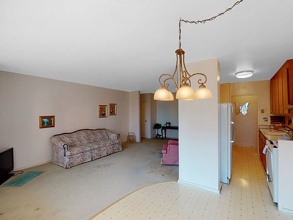 3rd image of 2925 W 5th St APT 5B