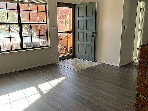 2nd image of 1201 Monte Largo Dr NE