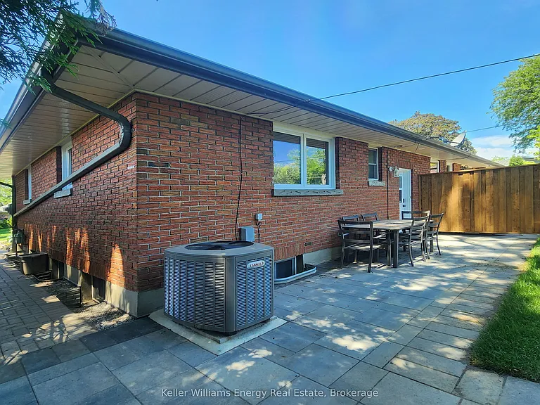 737 Law St #LOWER — Photo 22