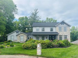 10 Elk Ridge Ct, Saint Charles, MO 63304