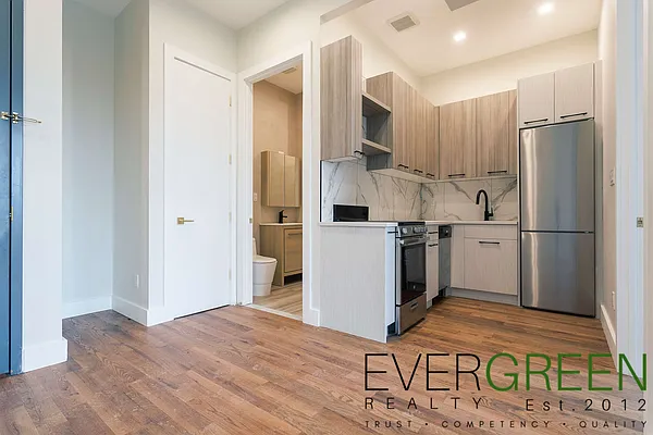 Rented by Evergreen Apartments BK | media 26