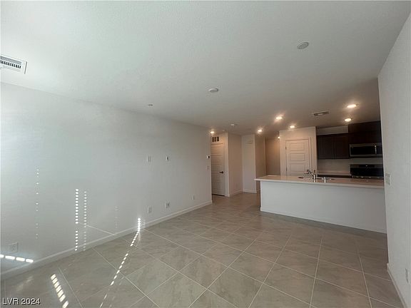 5th image of 4270 Lemay St #1