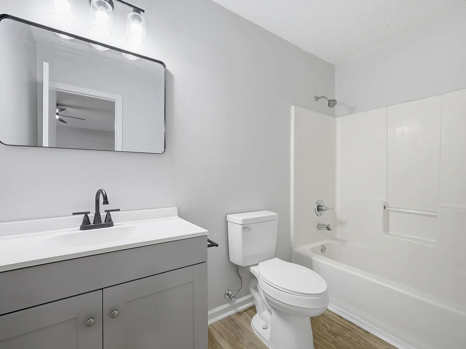 3 bed, 1200 sqft, $1,550 — Photo 3