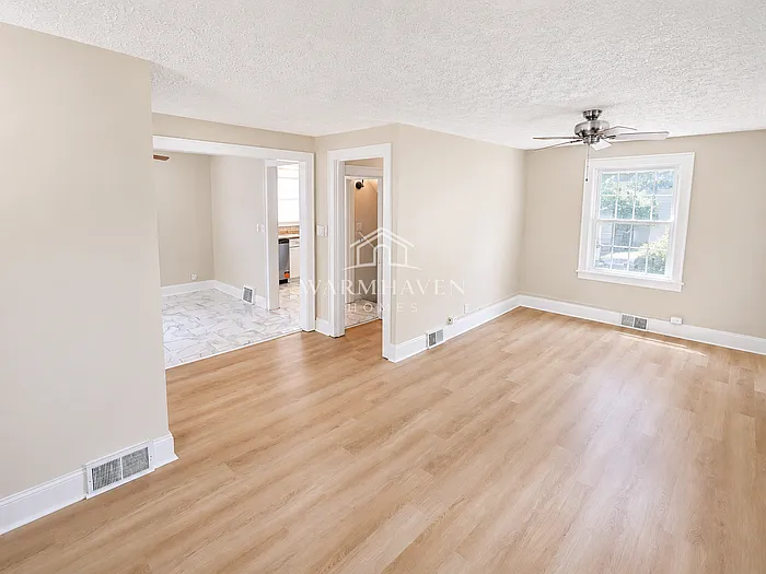 1500 Beardsley St — Photo 2