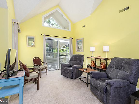 2nd image of 204 N Heron Dr Unit 2
