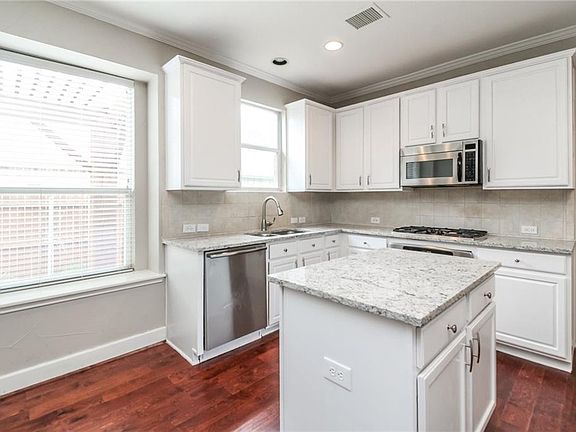 2nd image of 1149 Knightsbridge Dr