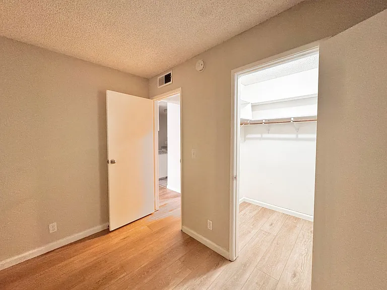 2811-15 E Street — Photo 9