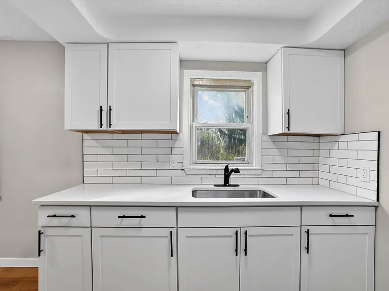 303 S Green Rd — Photo 9