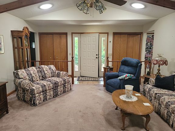 5th image of 104 Lakeside Dr