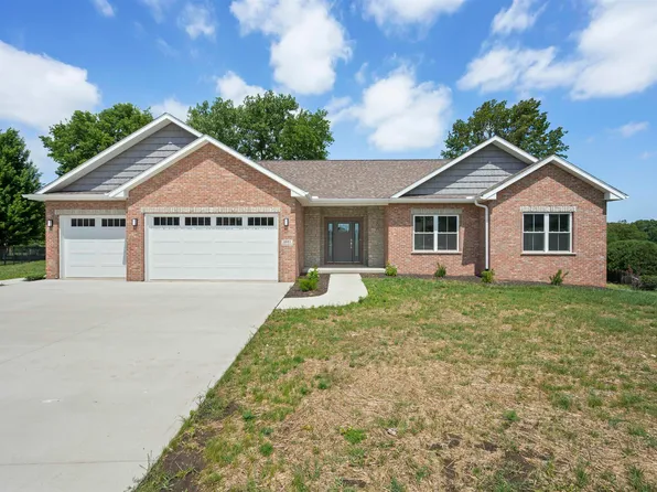 1621 Grandlake Ct, Pekin, IL 61554