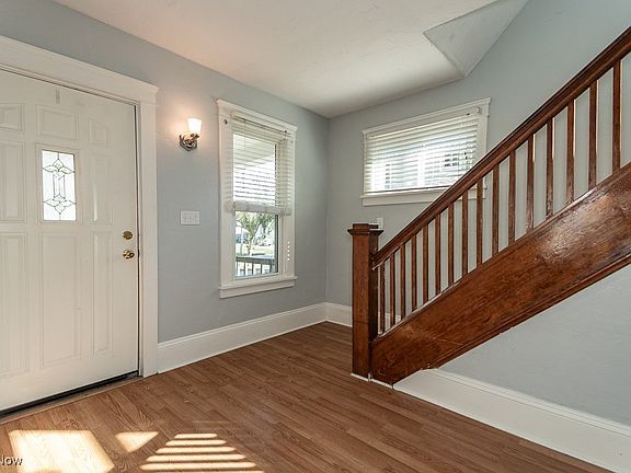 3rd image of 429 Eagle St