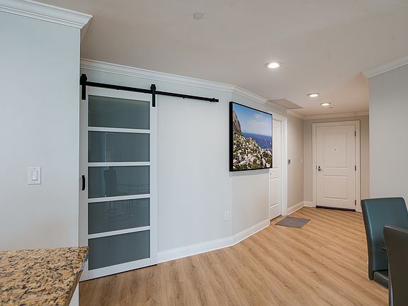3rd image of 450 Knights Run Ave Unit 605