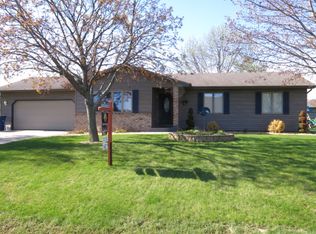 2825 Scenic Dr, Oshkosh, WI 54904