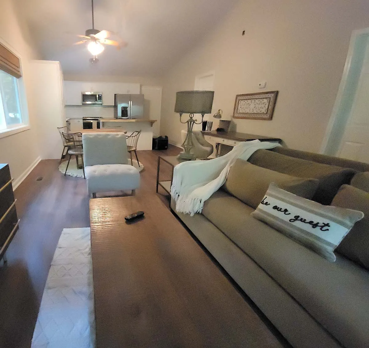 2 bed, 929 sqft, $1,600 — Photo 1